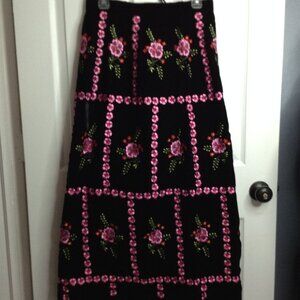 VTG Black Velvet Skirt with Floral Embroidery; "S", Chic, Bohemian, Avant Garde